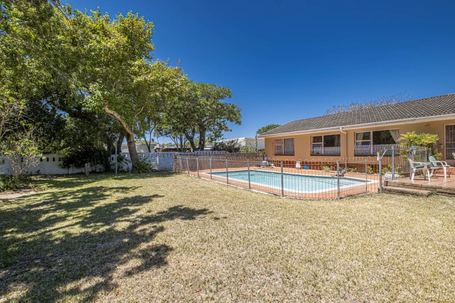 4 Bedroom Property for Sale in Summerstrand Eastern Cape